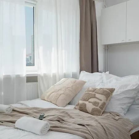 Lyna Gold - Manhattan View * Warsaw