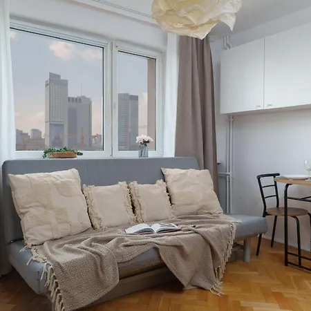 Lyna Gold - Manhattan View *