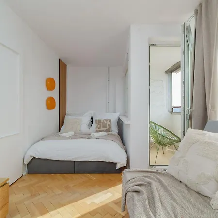 Lyna Gold - Manhattan View Apartment *