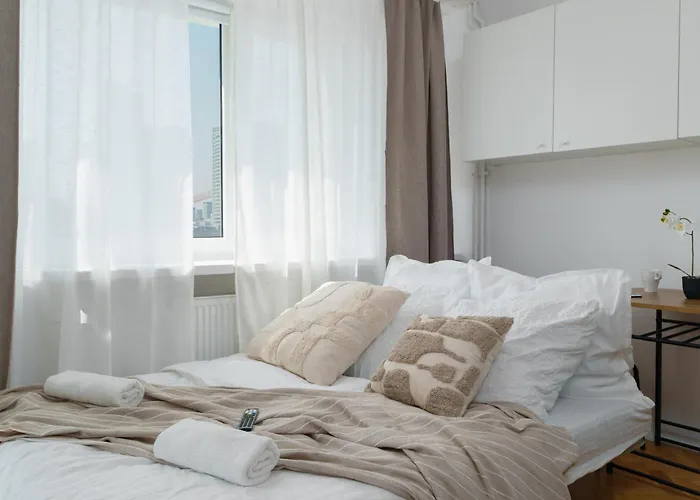 Lyna Gold - Manhattan View * Warsaw