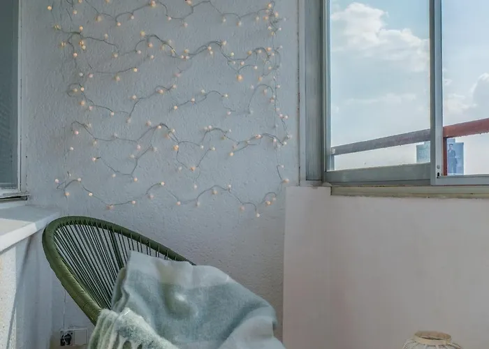 Lyna Gold - Manhattan View Apartment