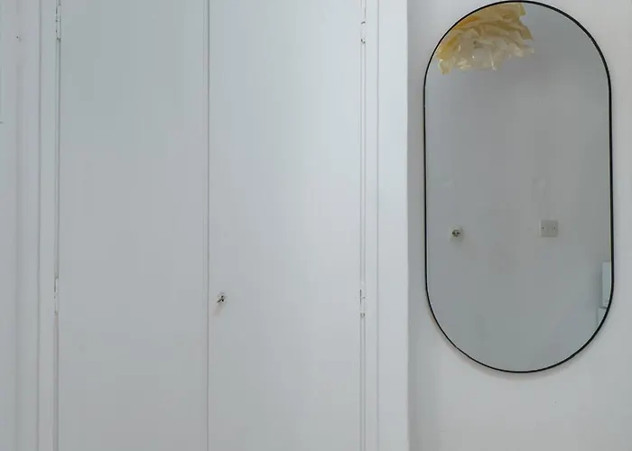 Lyna Gold - Manhattan View